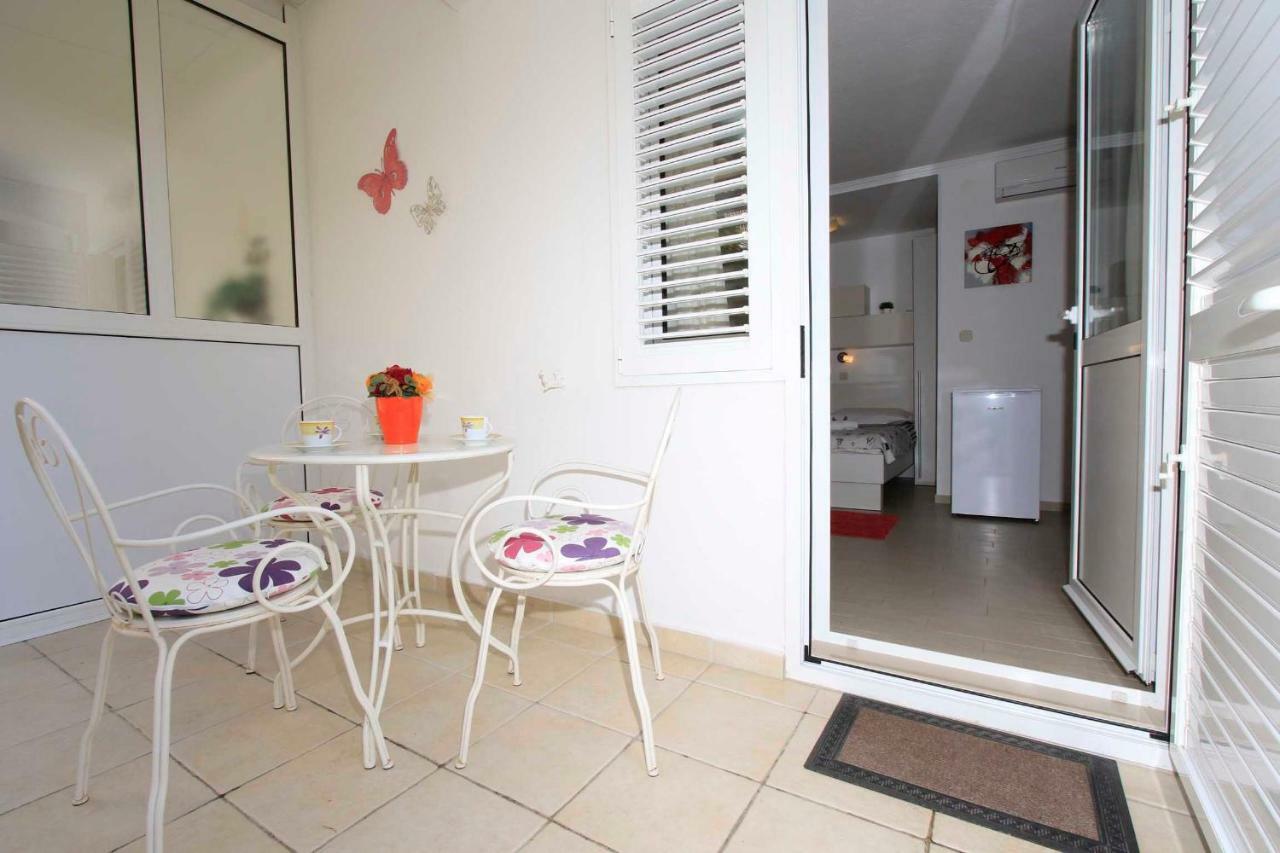 Apartmani Ivona & Ivo Макарска Экстерьер фото